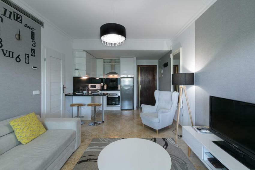 Costa Del Sol Beach Apartment Εστεπόνα Εξωτερικό φωτογραφία